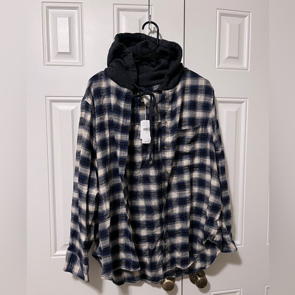 American Eagle Outfitters Blue and White Plaid Hooded Flannel